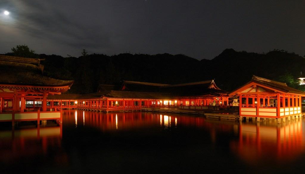 厳島神社夜