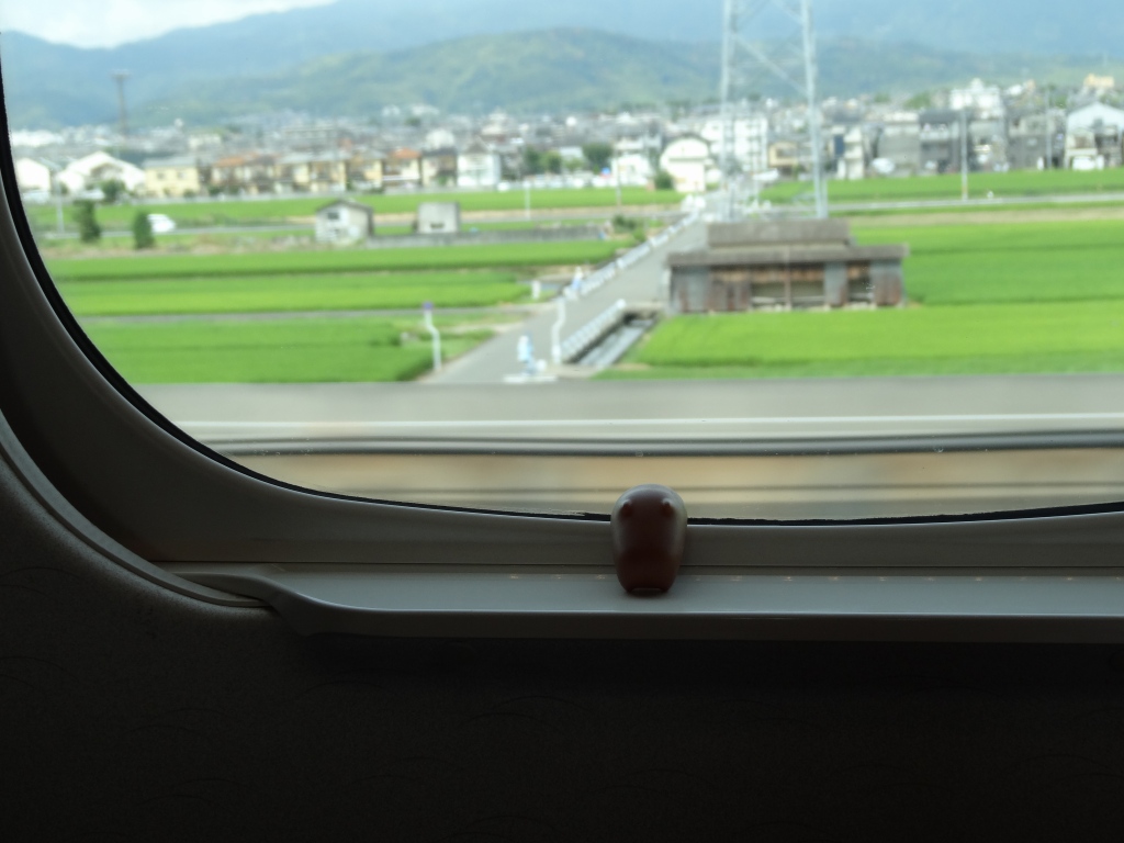 広島観光に向かう新幹線