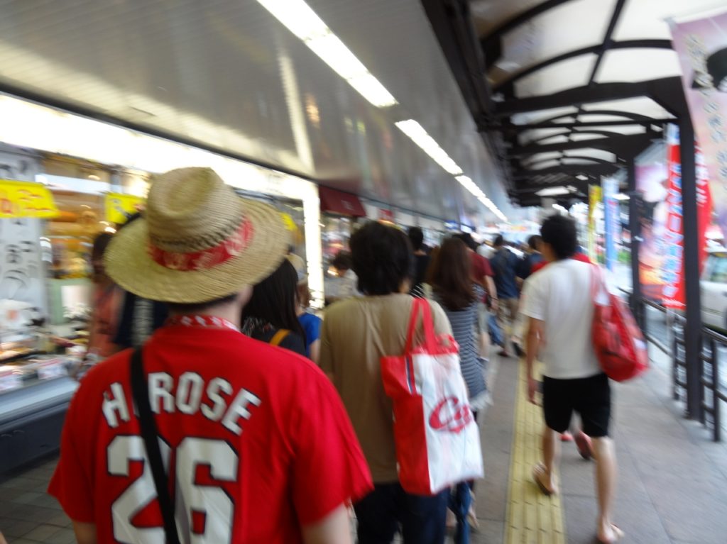 広島カープのゲーム開催日の広島駅の混雑